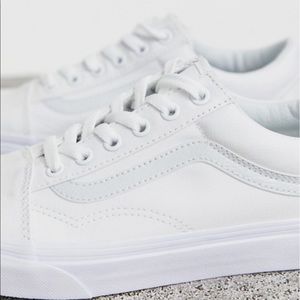 vans classic triple white